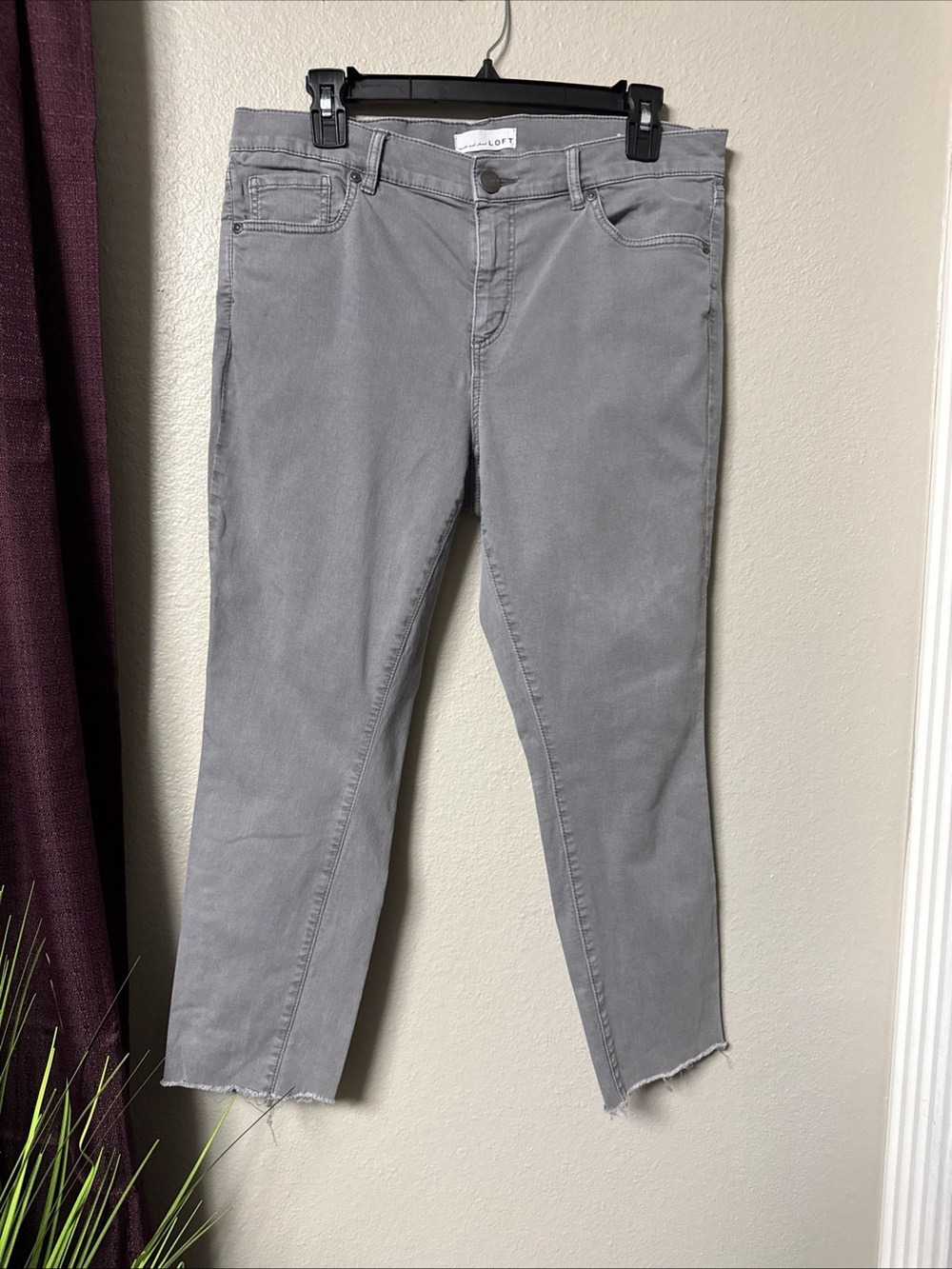 B2/1 Loft Grey Denim Cropped Raw Hem Jeans Size 12